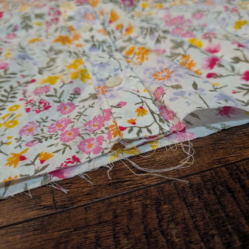Old Navy Women's Floral Cropped Button-Down Shirt (XXL) - Picture 9 of 12